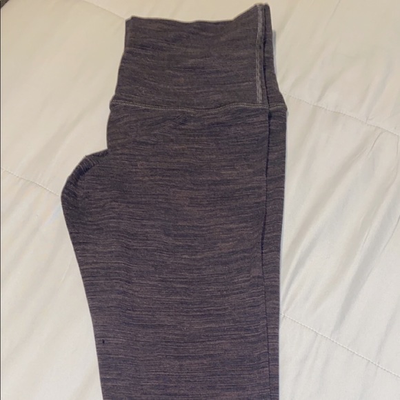Lululemon size 10 wunder under - Picture 1 of 4